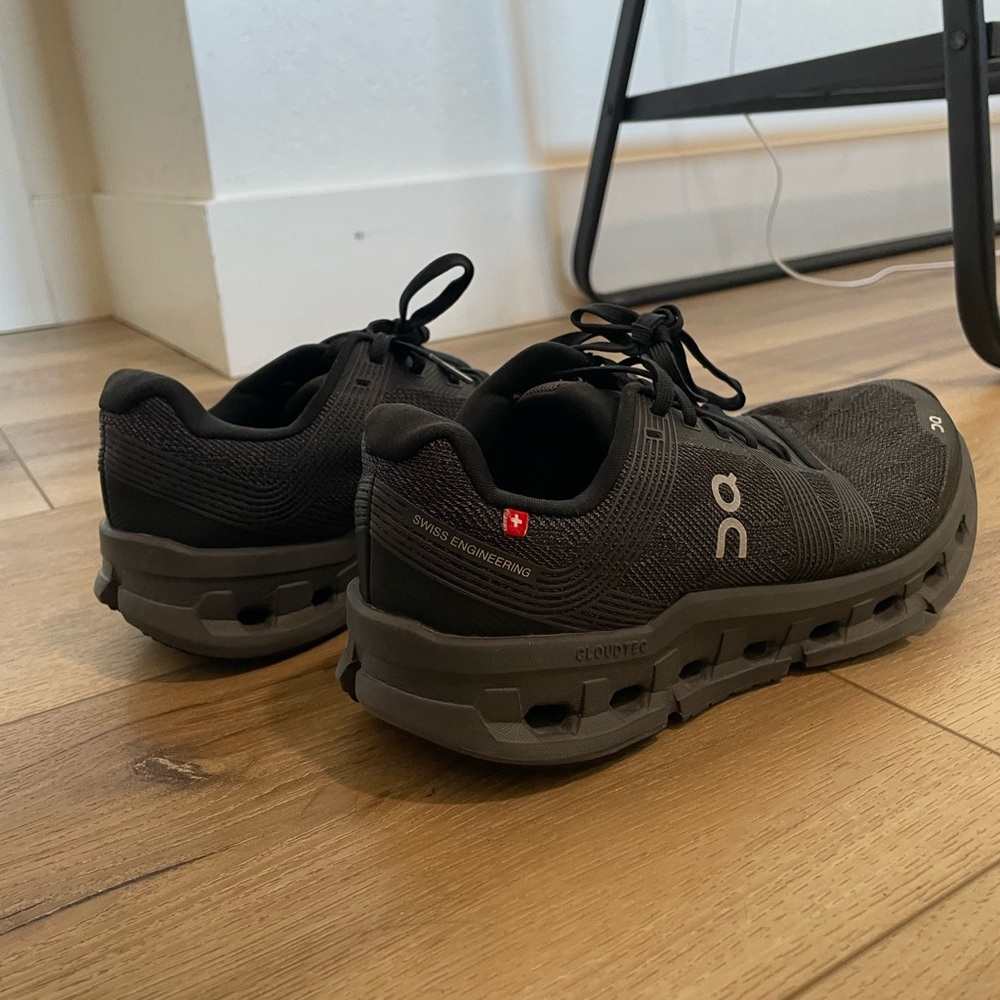 On Cloud Running Black Athletic Shoes